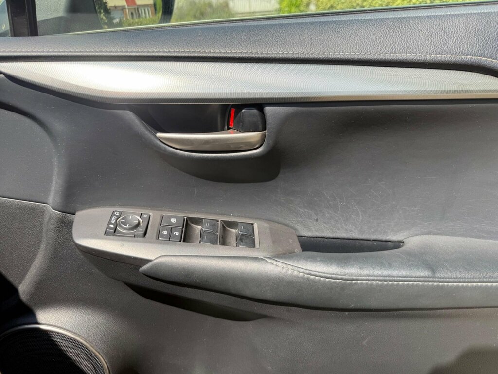 Lexus NX 300H Premier Silver #17
