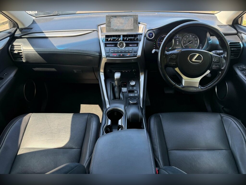 Lexus NX 300H Premier Silver #11