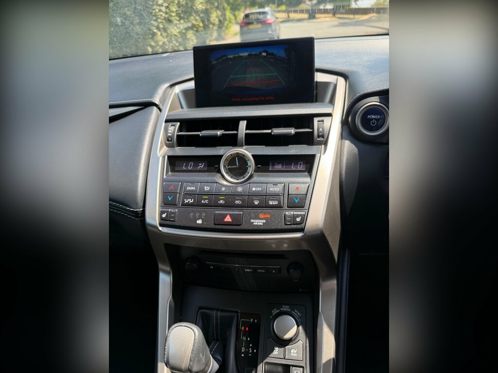 Lexus NX 300H Premier Silver #20