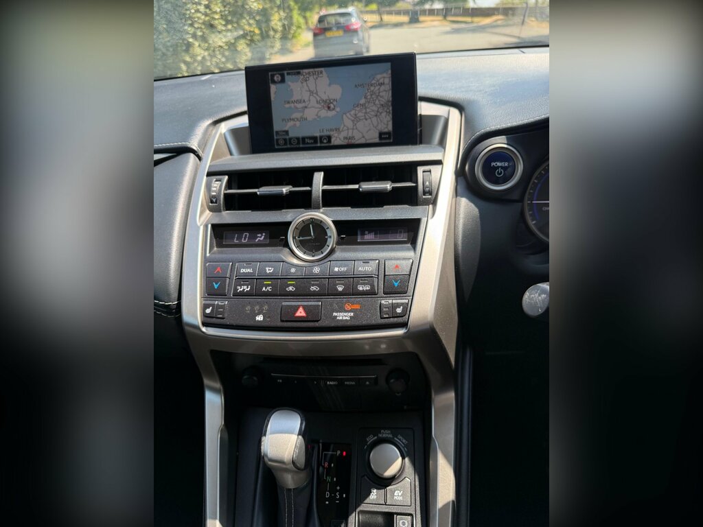 Lexus NX 300H Premier Silver #19