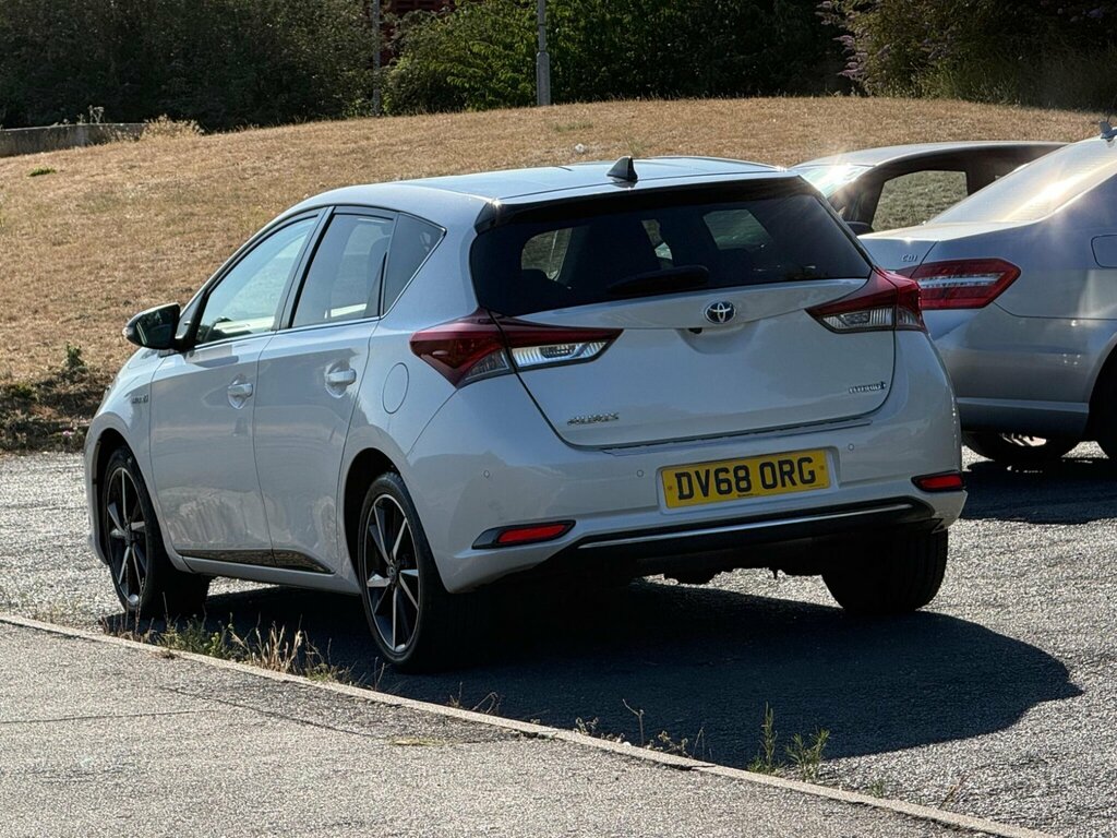 Toyota Auris 1.8 Vvt-h Design Hatchback Hybrid Cvt E DV68ORG White #4