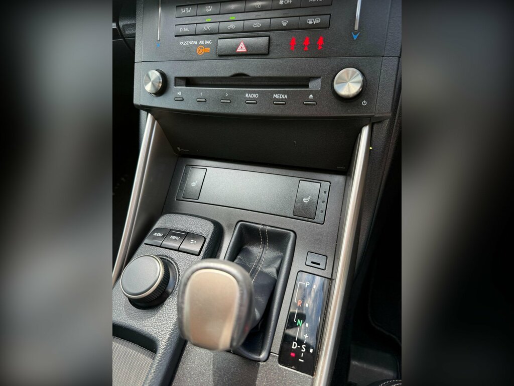Lexus IS 2.5 300H Executive Edition Saloon Hybri Grey #4