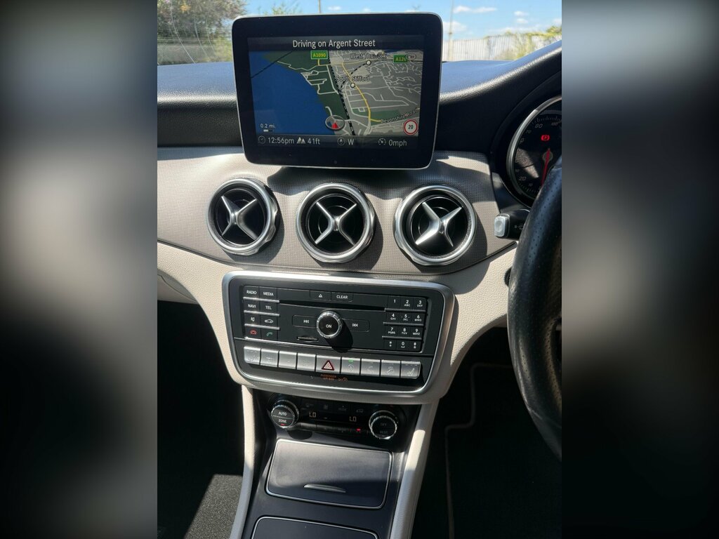Mercedes-Benz GLA Class 2.1 Gla200d Sport Executive 7G-dct 4Matic Euro 6 PJ17WHV Black #4