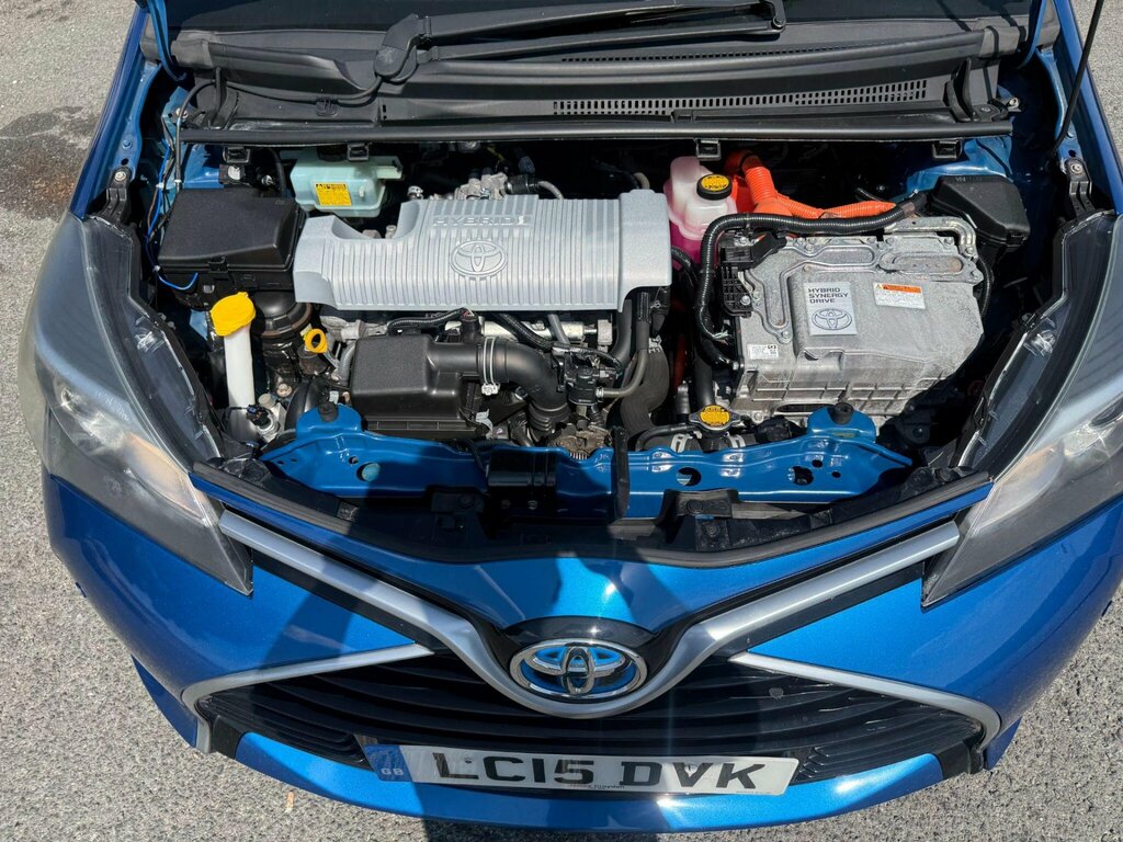 Toyota Yaris Hatchback Red #16