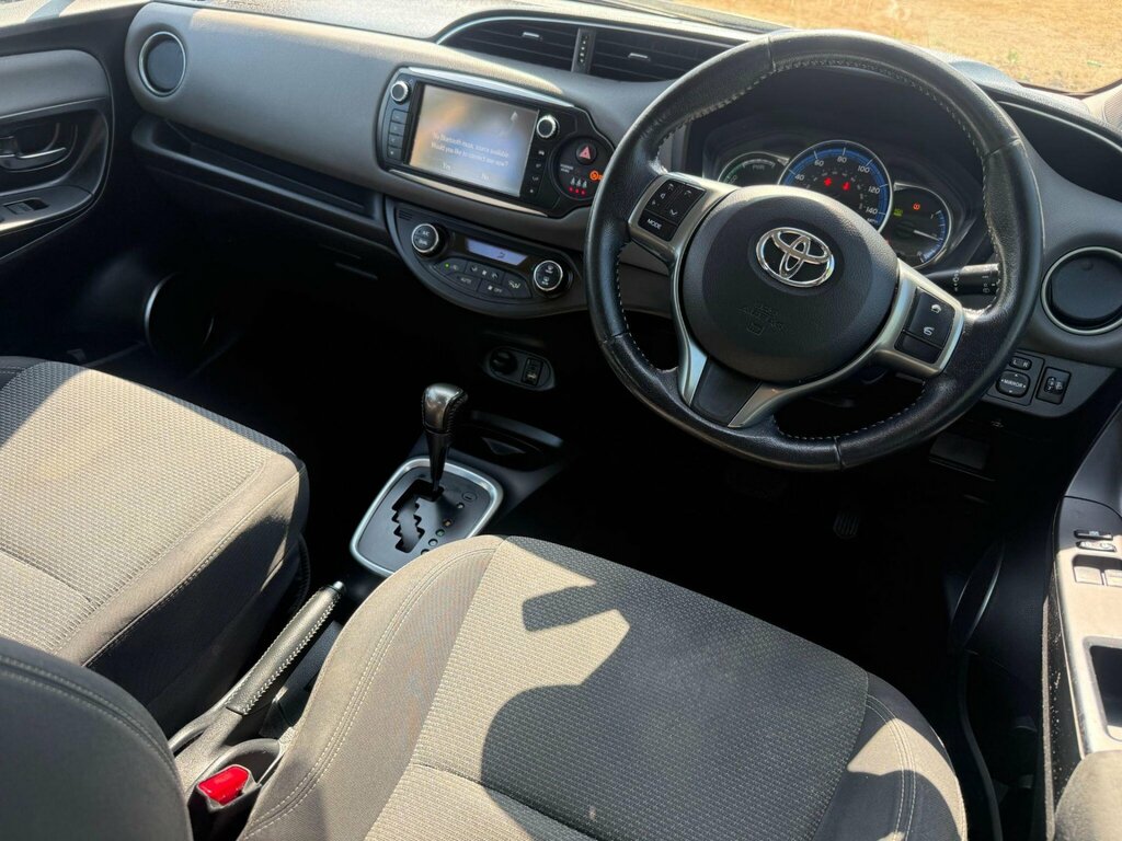 Toyota Yaris Hatchback Red #11