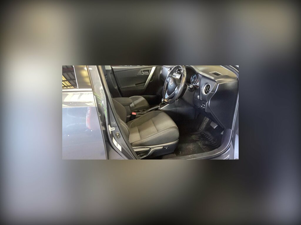 Toyota Auris Hatchback Grey #7