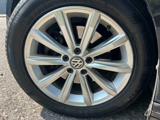 Volkswagen Passat  Black #32