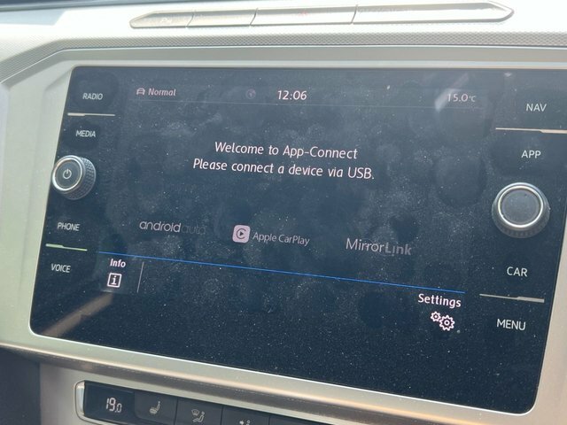 Volkswagen Passat  Black #20