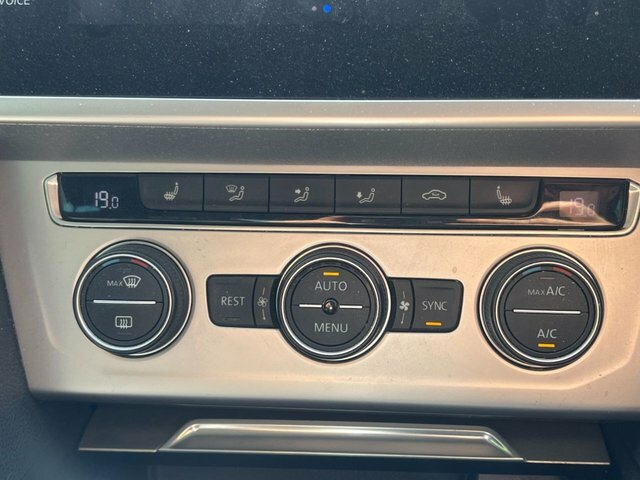 Volkswagen Passat  Black #23