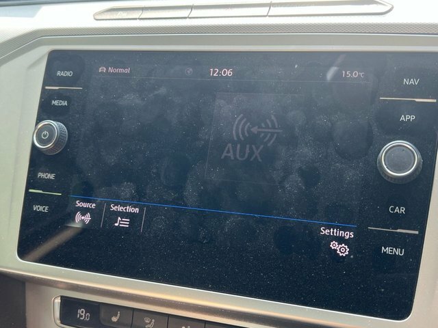 Volkswagen Passat  Black #17