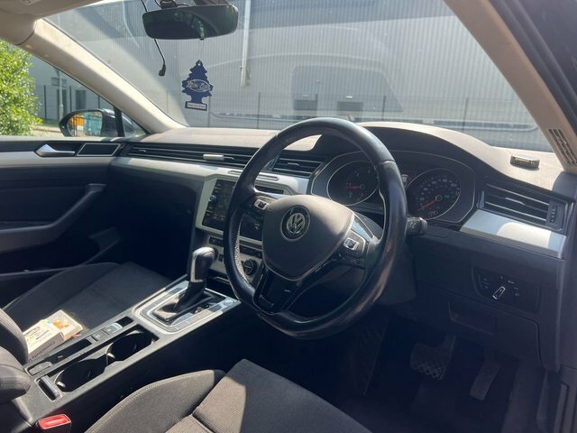 Volkswagen Passat  Black #10
