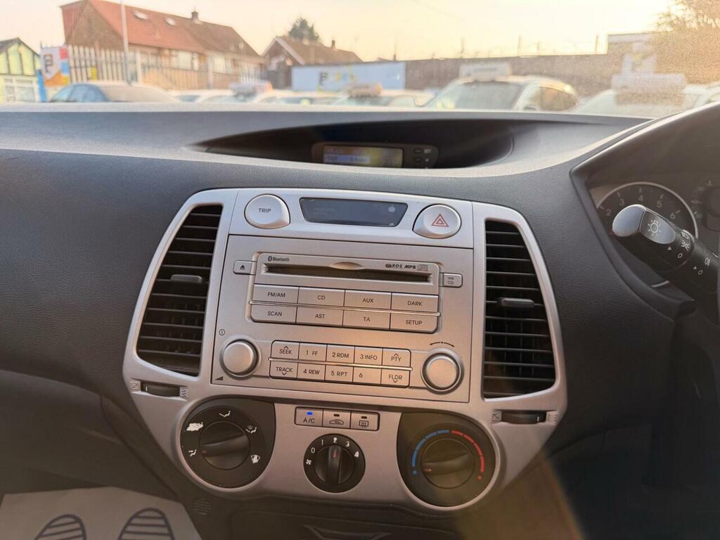Hyundai I20 Edition Red #27