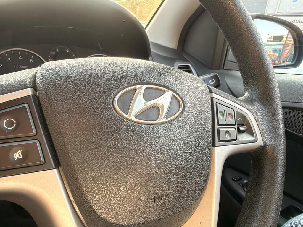 Hyundai I20 Edition Red #26