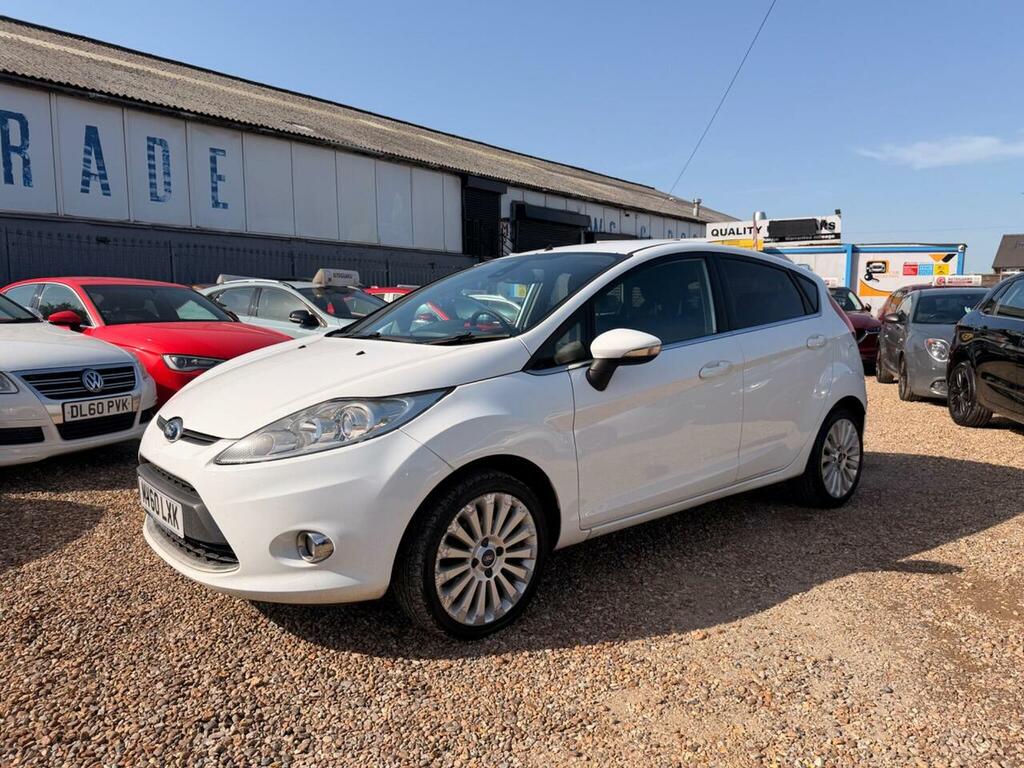 Ford Fiesta Titanium Red #6