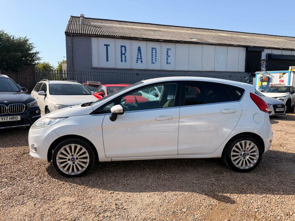 Ford Fiesta Titanium Red #5
