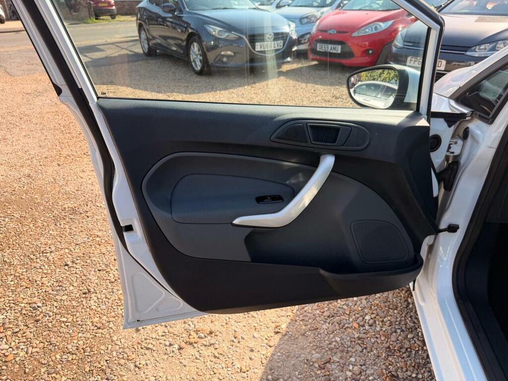 Ford Fiesta Titanium Red #32
