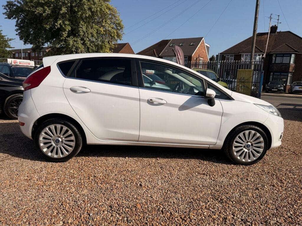 Ford Fiesta Titanium Red #12