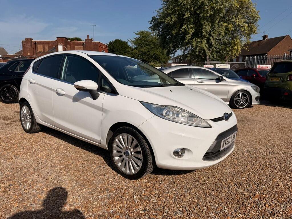 Ford Fiesta Titanium Red #11