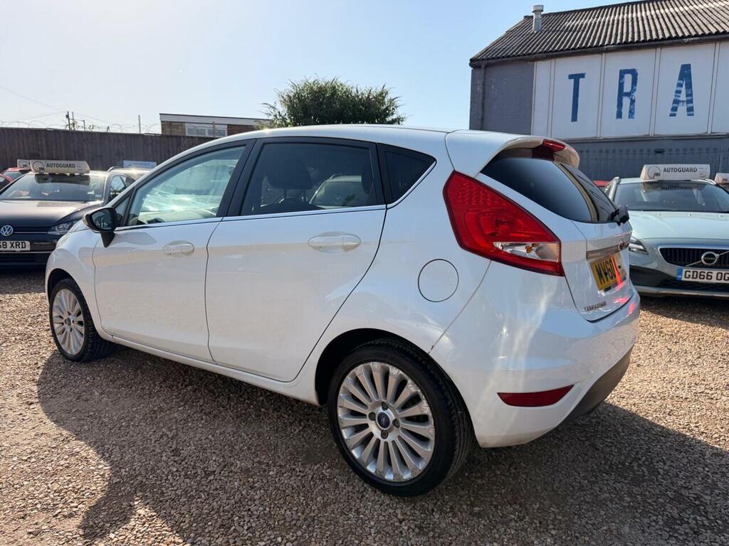 Ford Fiesta Titanium Red #4