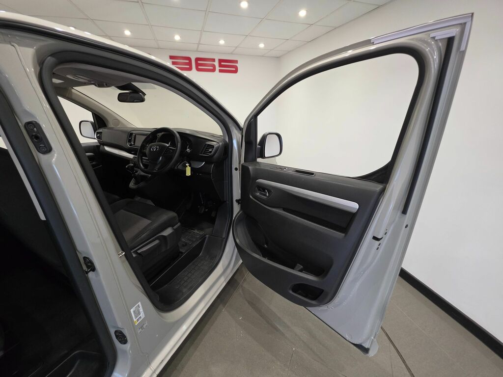 Toyota Proace Verso 2.0D Family Medium Mpv White #10