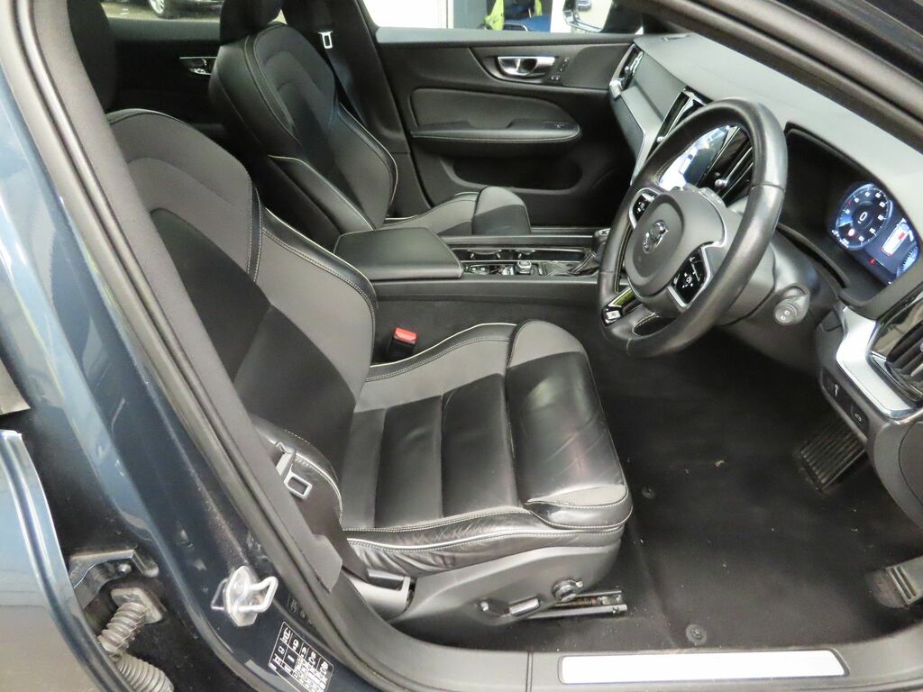 Volvo V60 D4 R-design Pro Estate Blue #3