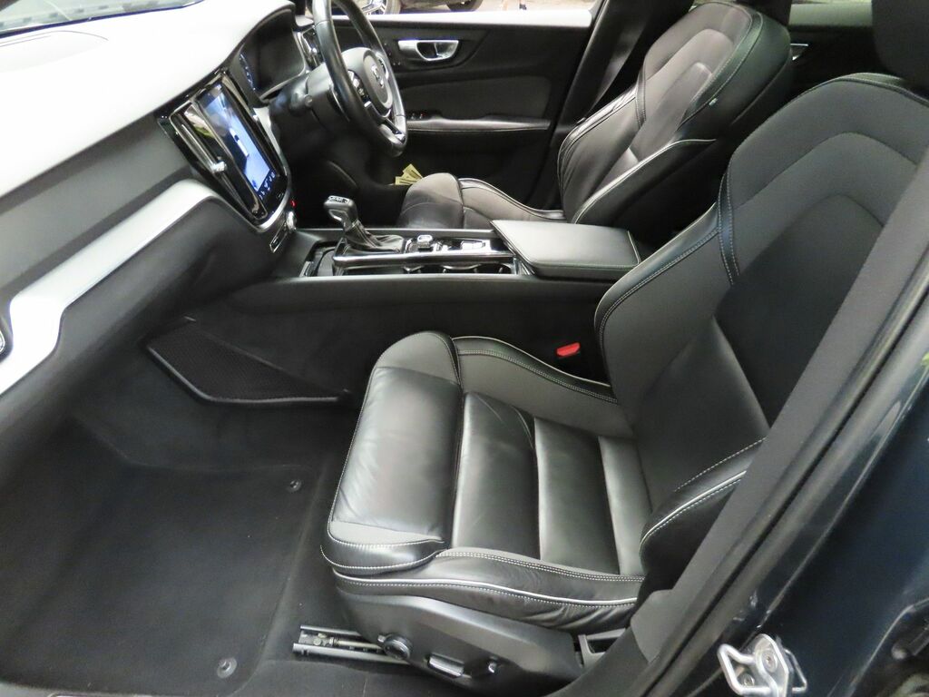 Volvo V60 D4 R-design Pro Estate Blue #5