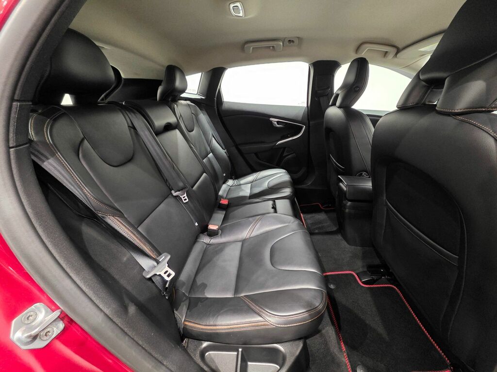 Volvo V40 Cross Country D2 Lux Hatchback Red #4