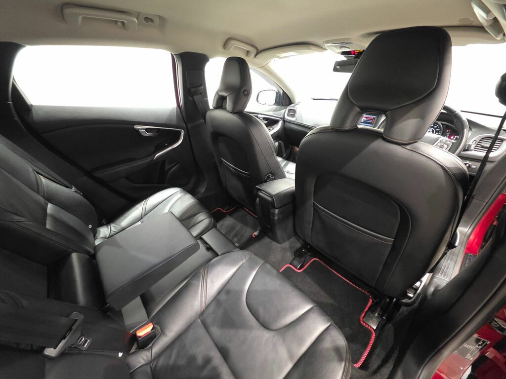Volvo V40 Cross Country D2 Lux Hatchback Red #5