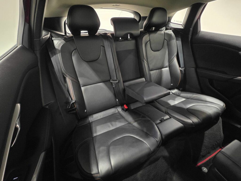 Volvo V40 Cross Country D2 Lux Hatchback Red #3