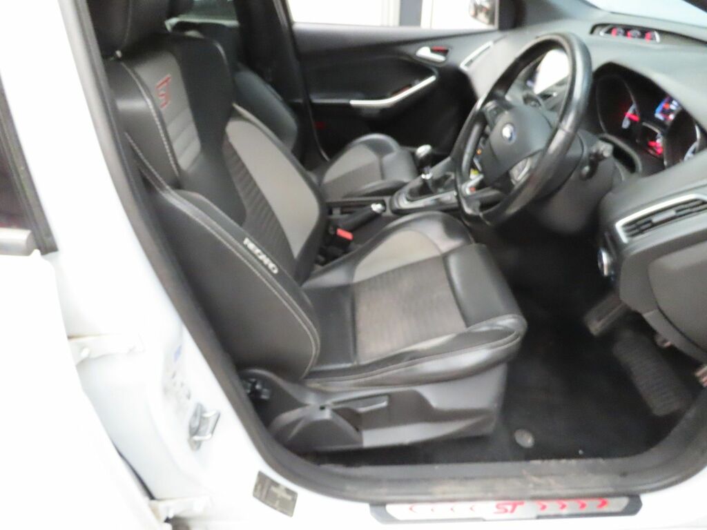 Ford Focus Tdci St-2 Hatchback White #4