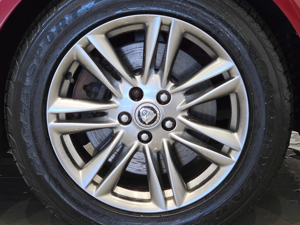 Jaguar XF Luxury Saloon Red #3