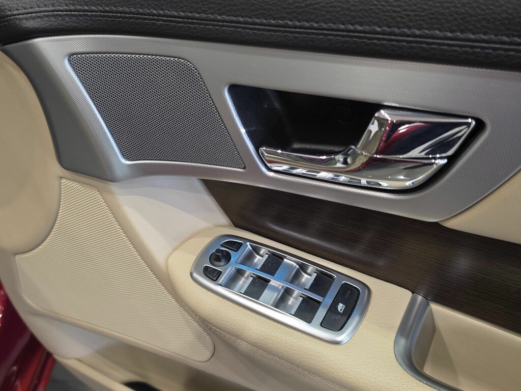 Jaguar XF 5.0 V8 Premium Black #47