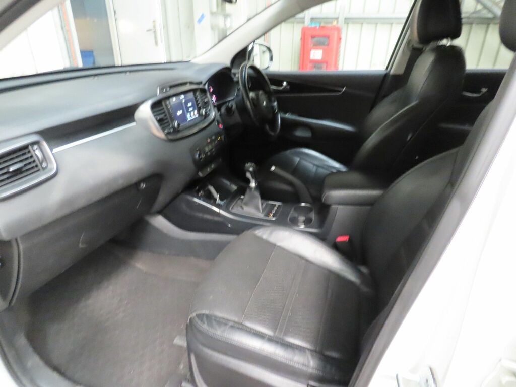 Kia Sorento Crdi Kx-3 Suv White #6