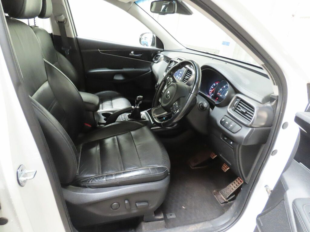 Kia Sorento Crdi Kx-3 Suv White #4