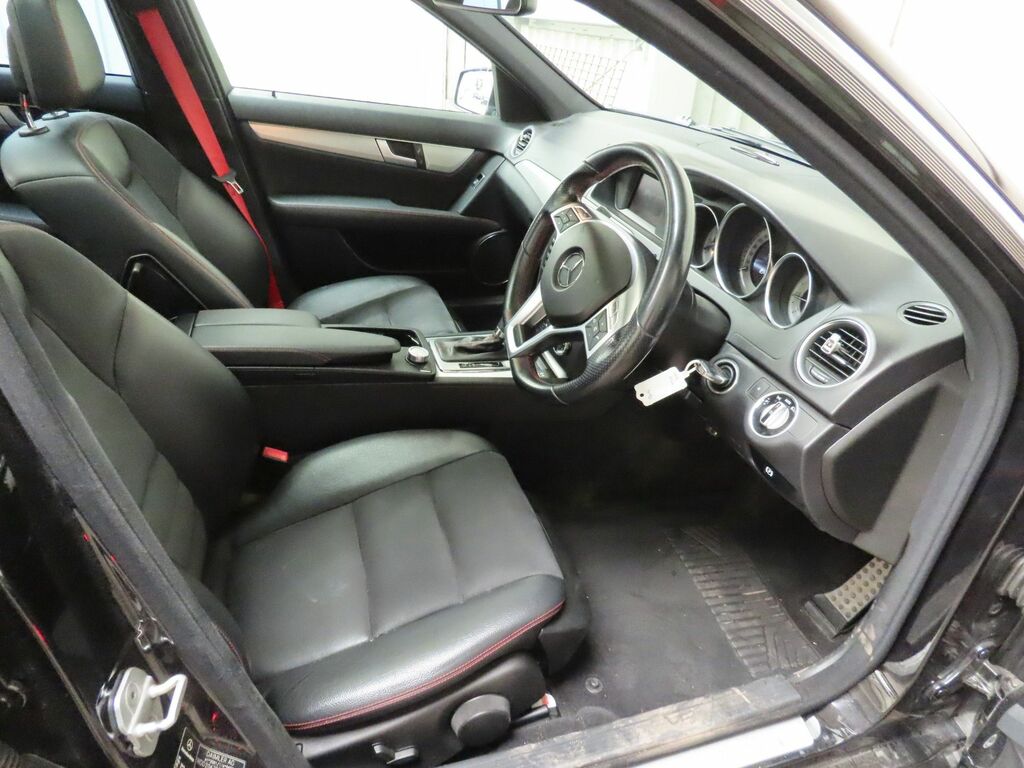 Mercedes-Benz C Class C250 Cdi Blueefficiency Amg Black #4