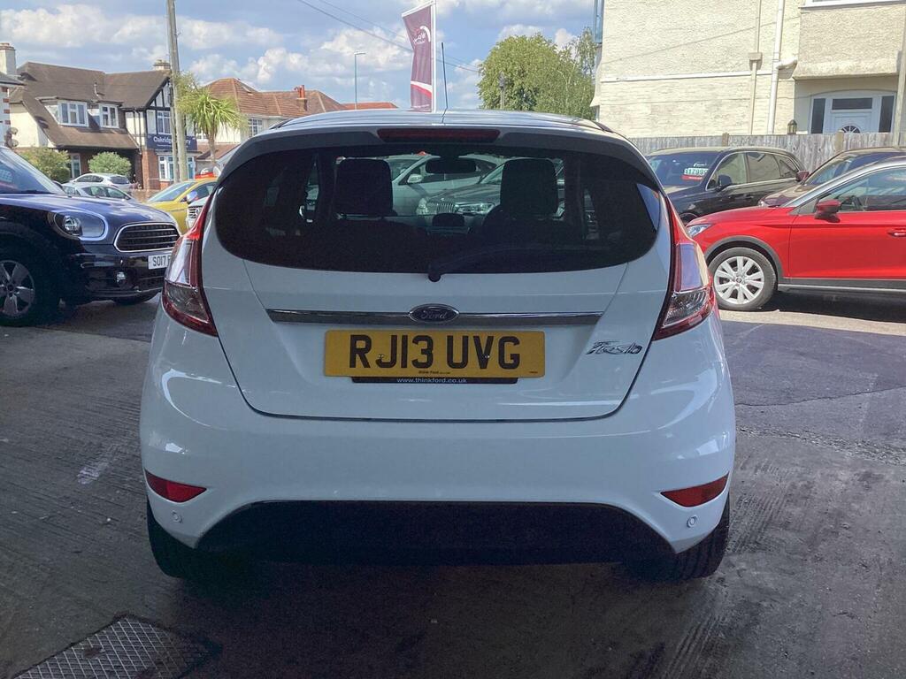 Ford Fiesta Hatchback 1.6 Titanium Powershift Euro 5 2013 White #4