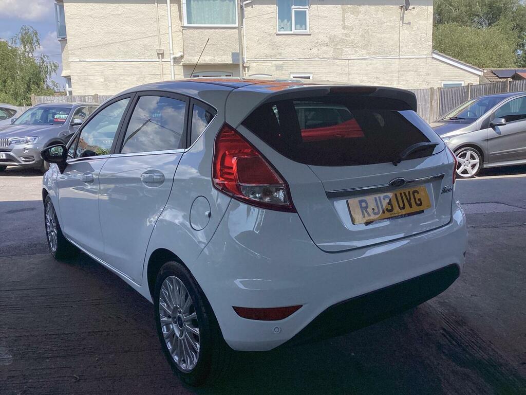 Ford Fiesta Hatchback 1.6 Titanium Powershift Euro 5 2013 White #5