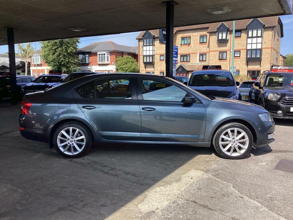 Skoda Octavia Hatchback 2.0 Tdi Elegance Dsg Euro 5 Ss 2 Grey #2