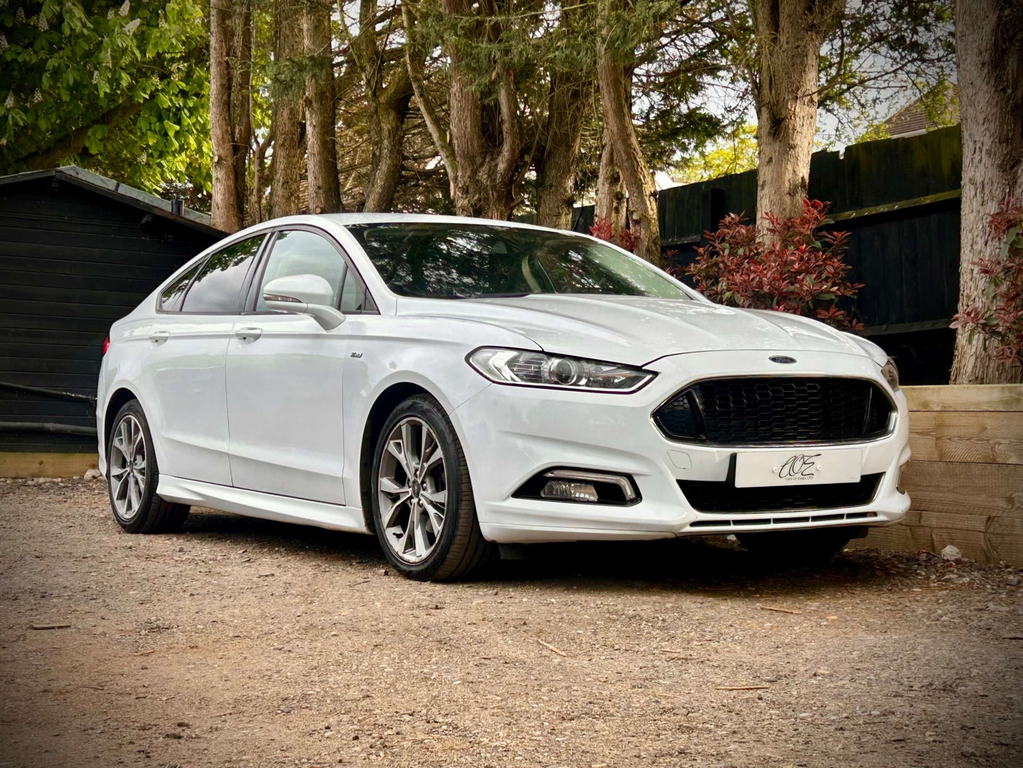 Ford Mondeo Vignale Red #20