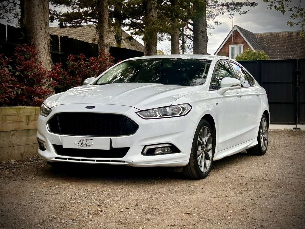 Ford Mondeo Vignale Red #32