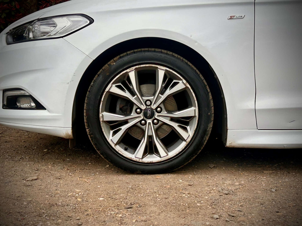 Ford Mondeo Vignale Red #28