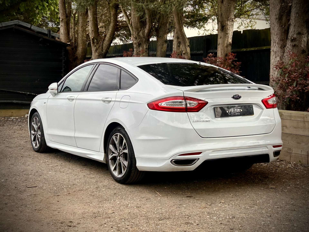 Ford Mondeo Vignale Red #25