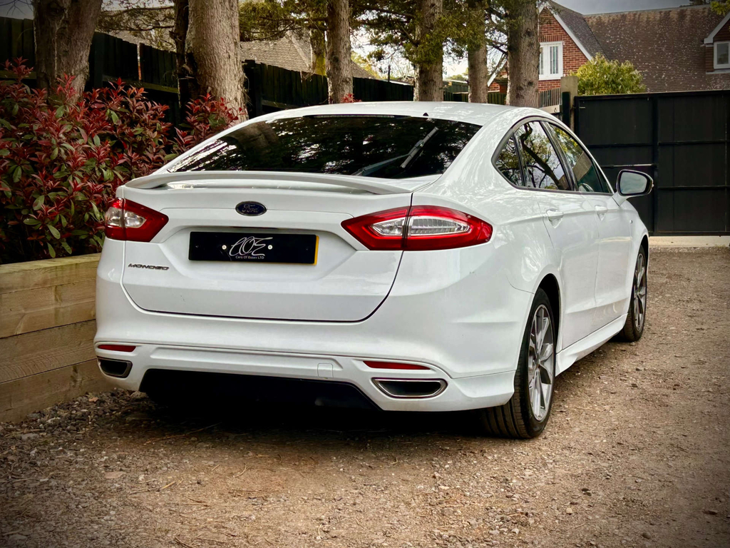 Ford Mondeo Vignale Red #10