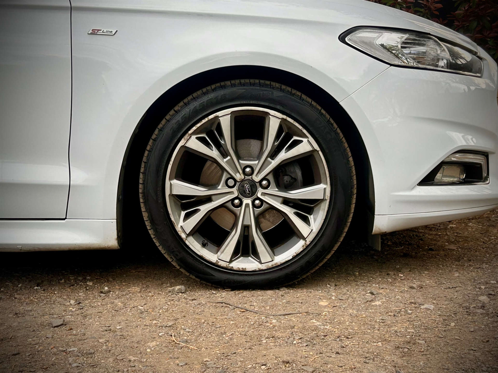 Ford Mondeo Vignale Red #14