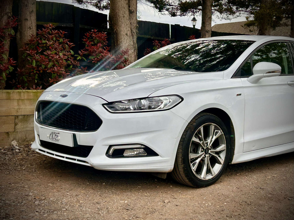 Ford Mondeo Vignale Red #30