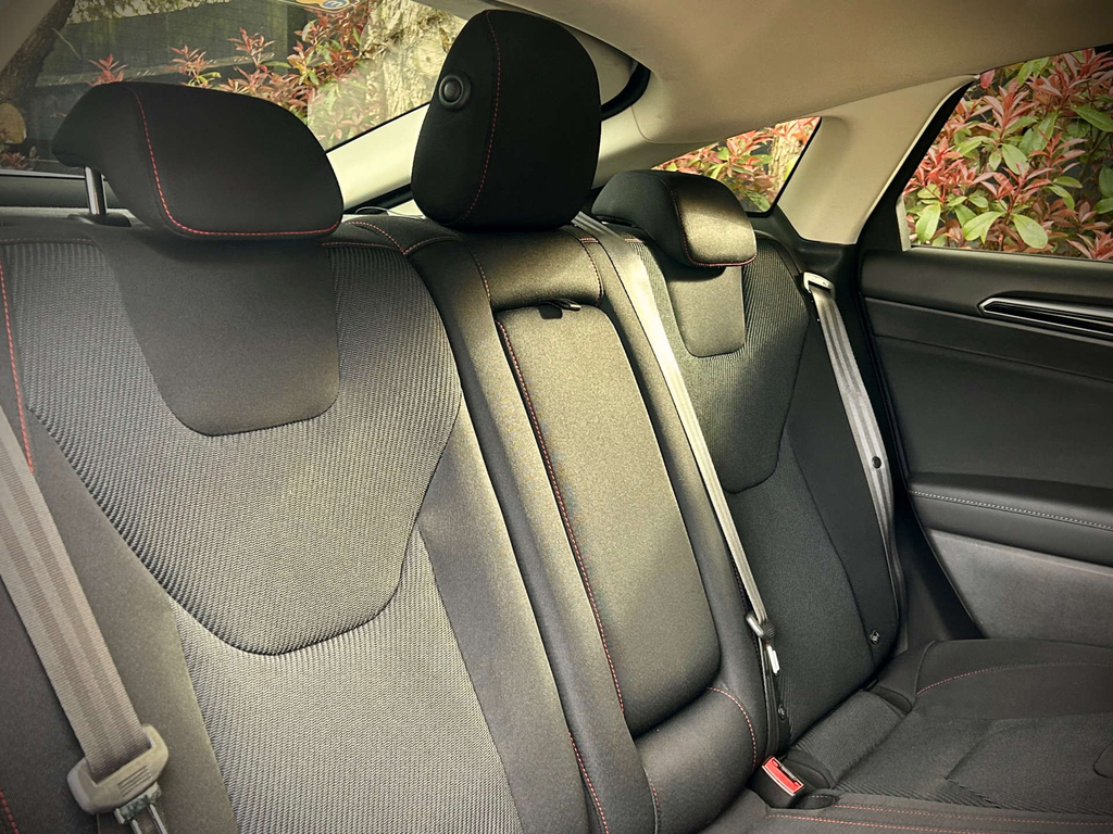 Ford Mondeo Vignale Red #7