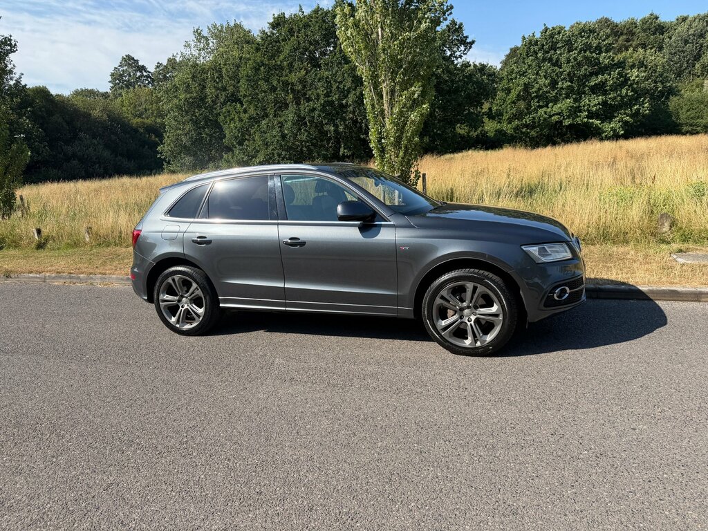 Audi Q5 2.0 Tdi Quattro S-line Grey