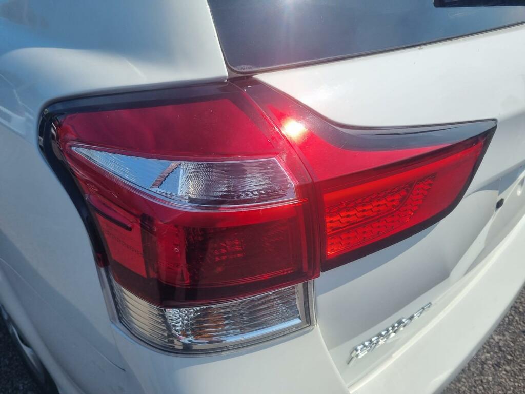 Toyota Corolla Vvt-i Design White #33
