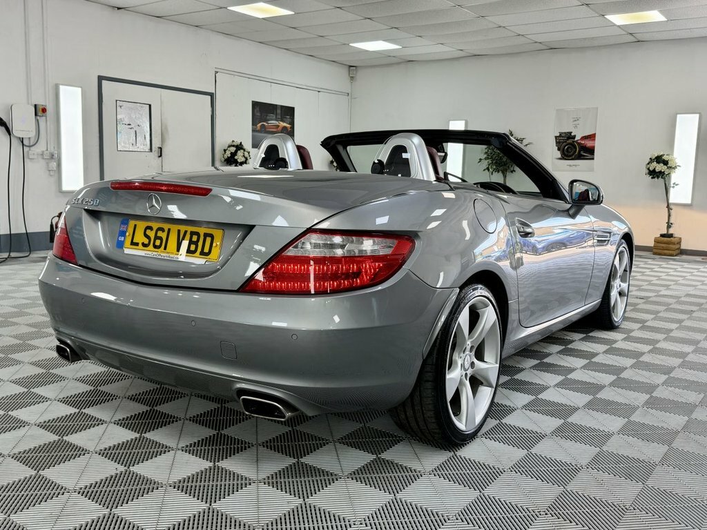 Mercedes-Benz SLK 1.8 Slk200 Blueefficiency 184 Bhp Black #11