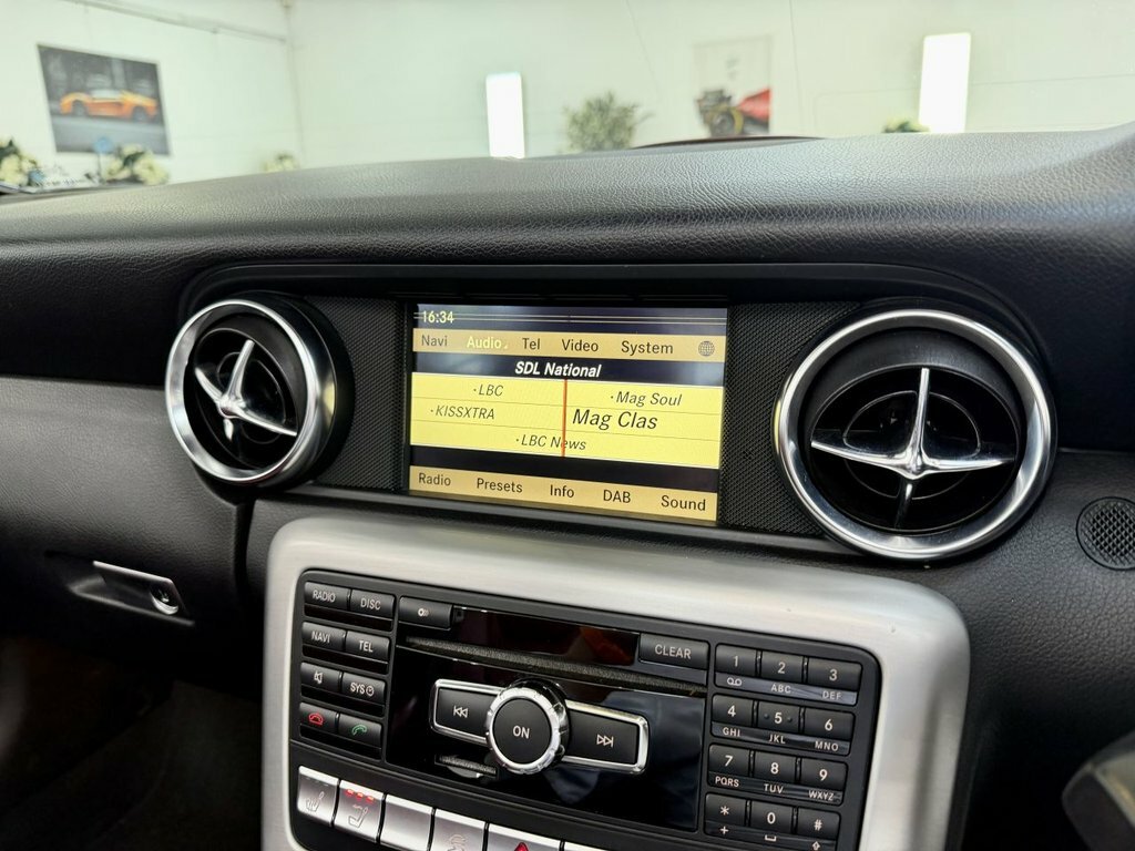 Mercedes-Benz SLK 1.8 Slk200 Blueefficiency 184 Bhp Black #25